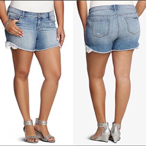 Torrid distressed fringe denim shorts lace detail 3.5" Inseam size 18 D19 - Picture 1 of 7